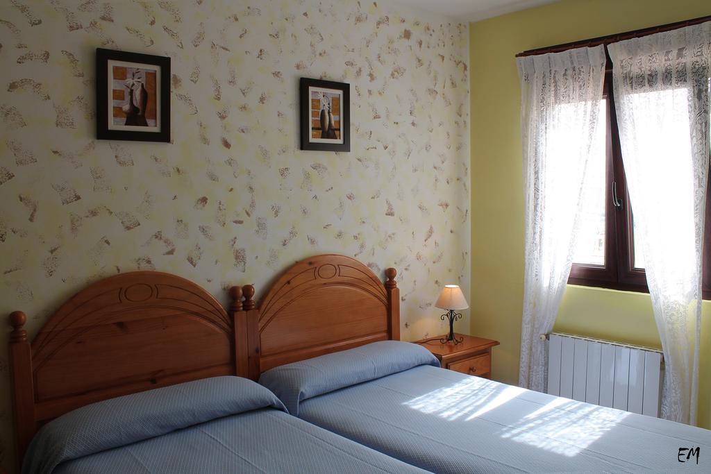 Pension Vega De Pas Comillas Bagian luar foto