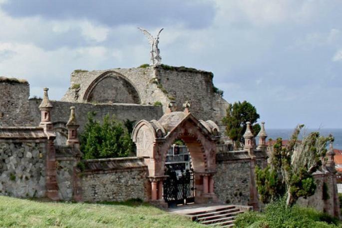 Pension Vega De Pas Comillas Bagian luar foto